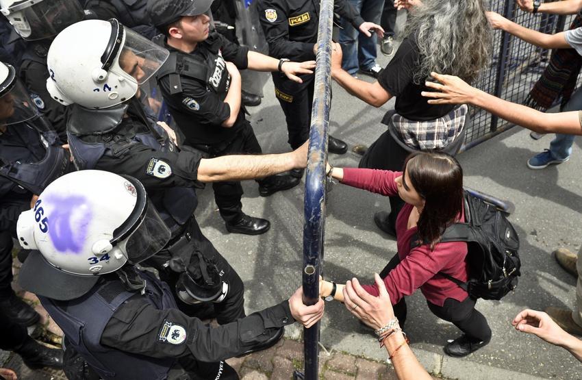 Soma Holding önünde protesto