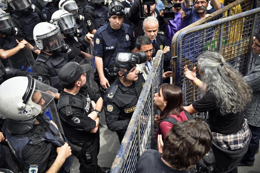 Soma Holding önünde protesto