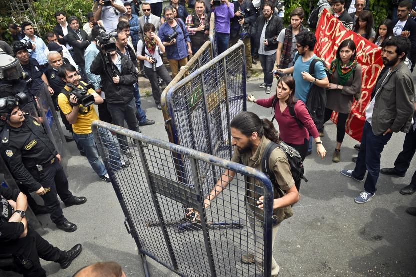 Soma Holding önünde protesto