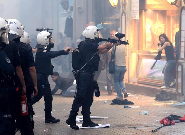 Taksimdeki Soma yürüyüşüne sert müdahale