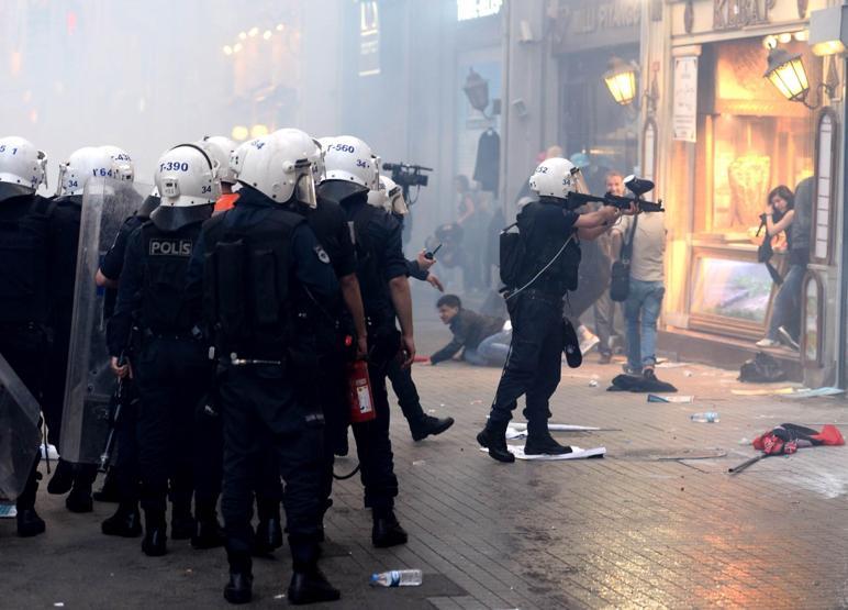 Taksimdeki Soma yürüyüşüne sert müdahale