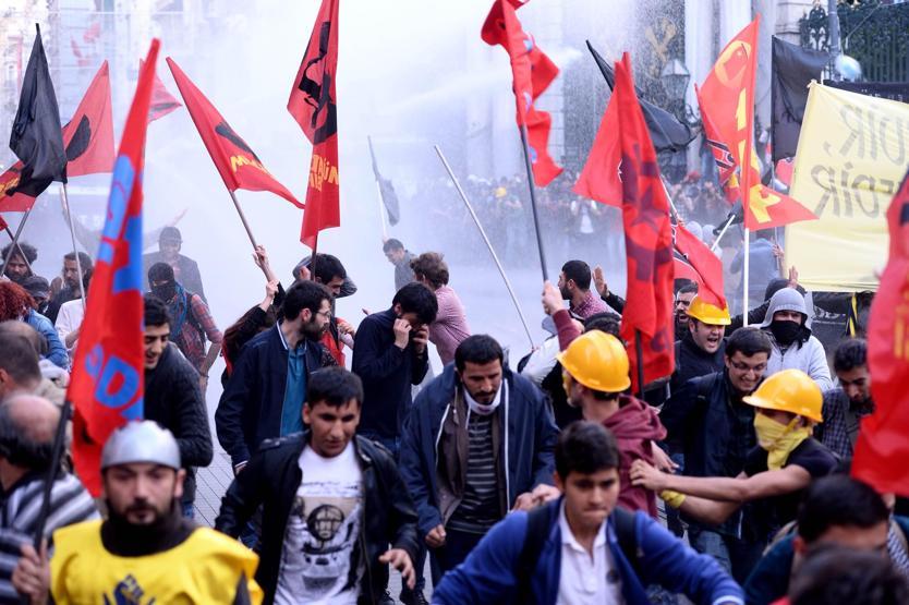 Taksimdeki Soma yürüyüşüne sert müdahale