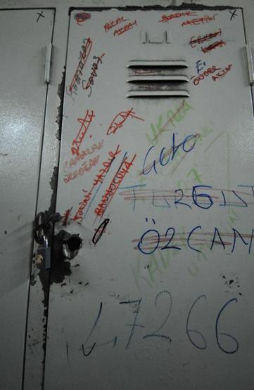 Madencilerin soyunma odaları içler acısı halde