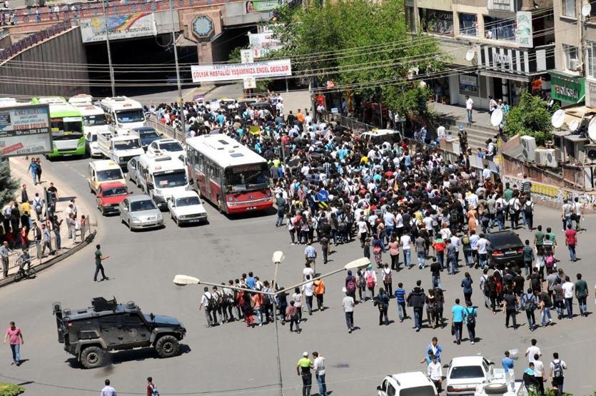 Diyarbakırda binlerce kişi Soma için yürüdü