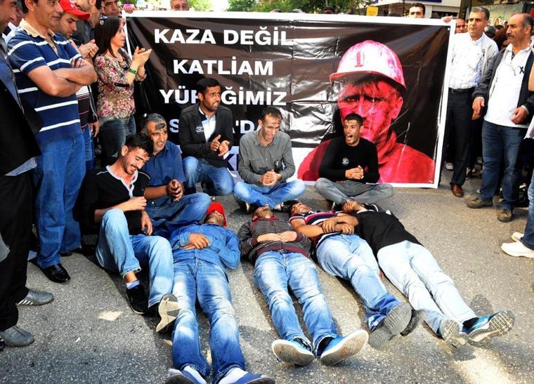Diyarbakırda binlerce kişi Soma için yürüdü