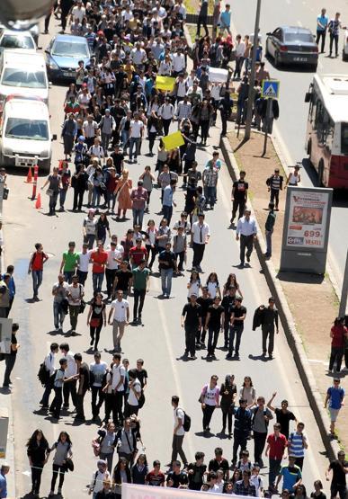 Diyarbakırda binlerce kişi Soma için yürüdü