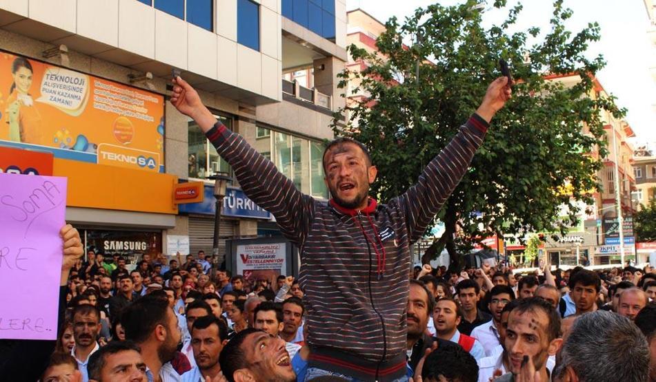 Diyarbakırda binlerce kişi Soma için yürüdü