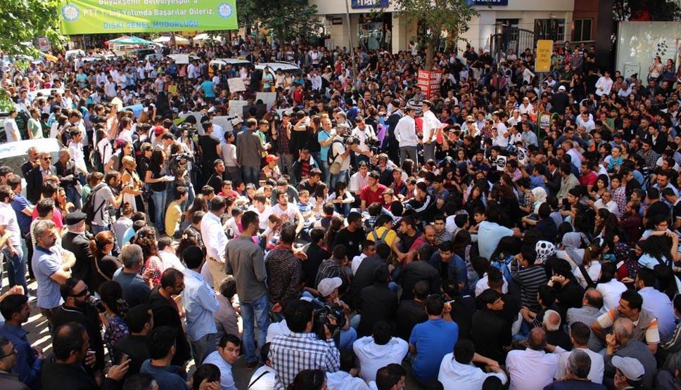 Diyarbakırda binlerce kişi Soma için yürüdü
