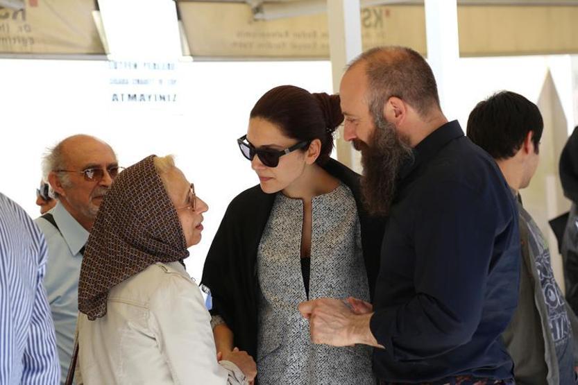 Halit Ergençin annesi son yolculuğuna uğurlandı