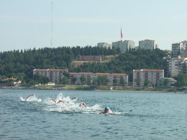 Açık Su Yüzme Şampiyonası Çanakkale Boğazında yapıldı