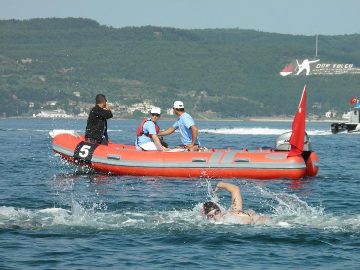 Açık Su Yüzme Şampiyonası Çanakkale Boğazında yapıldı
