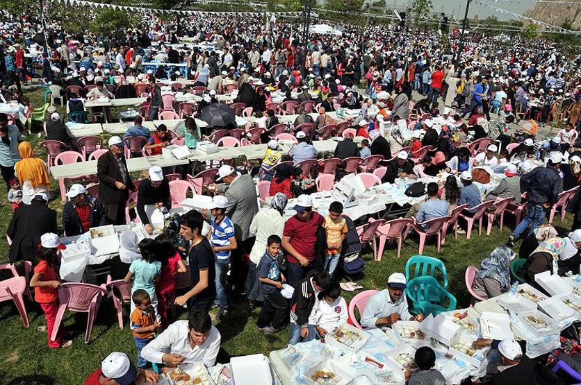 Vanda dünyanın en kalabalık kahvaltı sofrası rekoru kırıldı