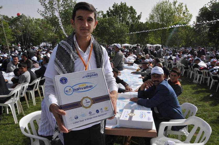 Vanda dünyanın en kalabalık kahvaltı sofrası rekoru kırıldı