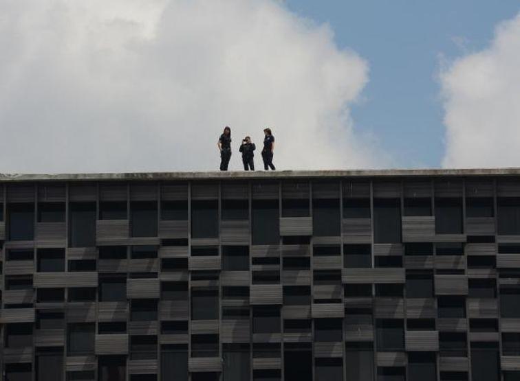 Kadın polislerden Taksim selfiesi