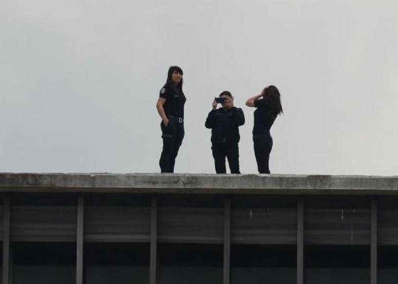 Kadın polislerden Taksim selfiesi