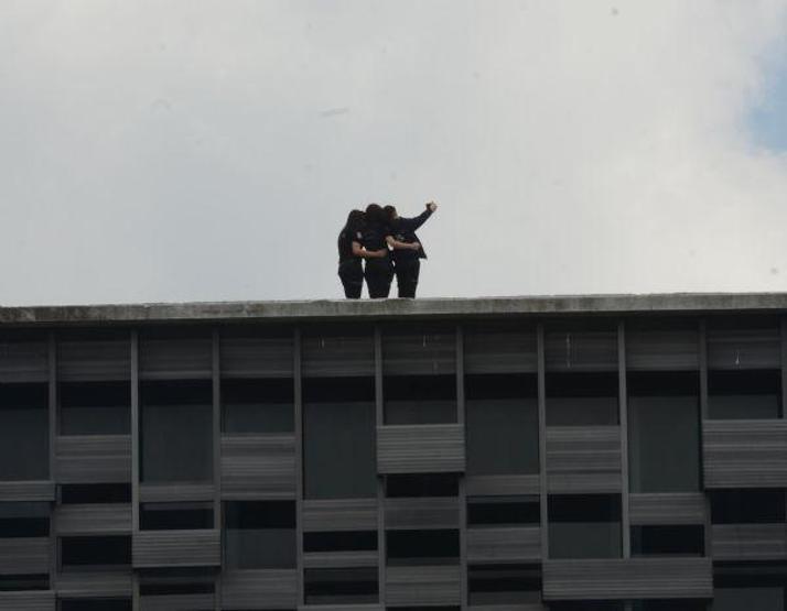 Kadın polislerden Taksim selfiesi