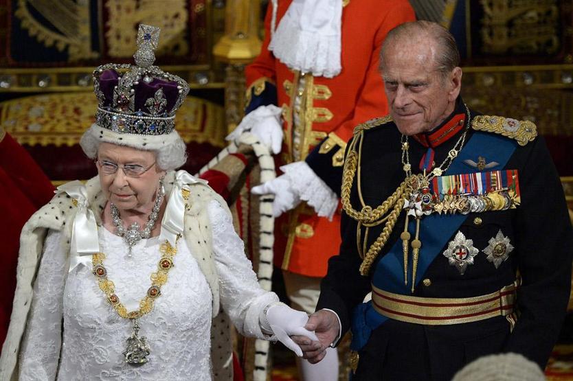 Kraliçe II. Elizabeth göz kamaştıran bir törenle parlamentoyu açtı