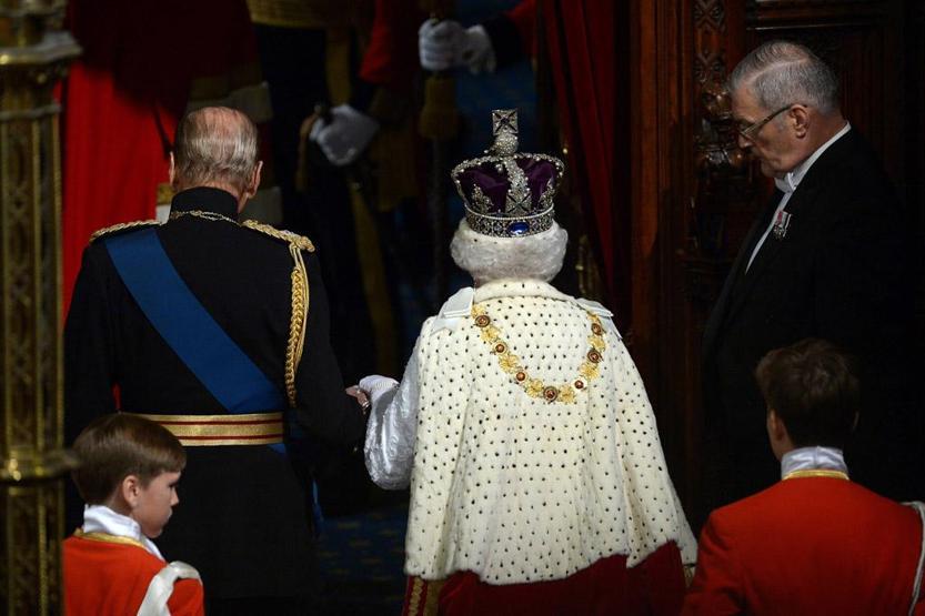 Kraliçe II. Elizabeth göz kamaştıran bir törenle parlamentoyu açtı