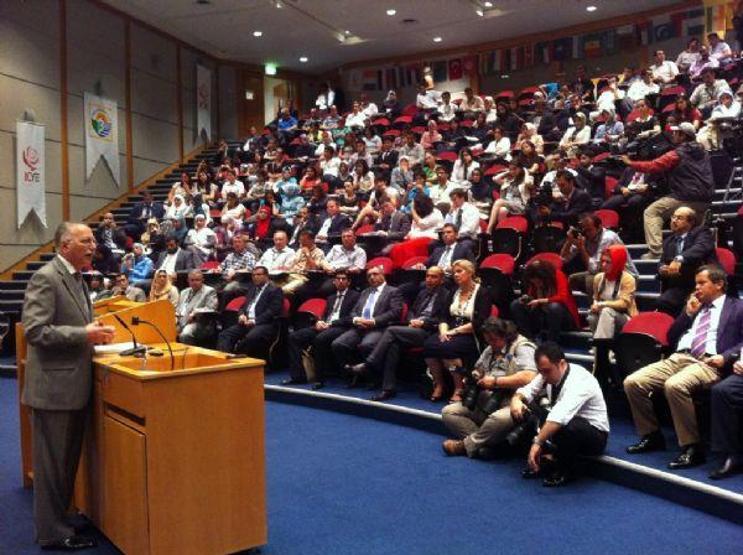 Ekmeleddin İhsanoğlunun albümünden...