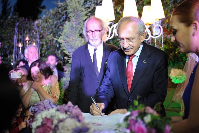Mumcu ailesinin mutlu günü
