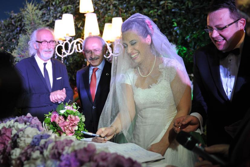Mumcu ailesinin mutlu günü