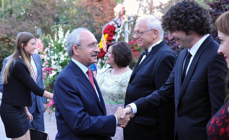 Mumcu ailesinin mutlu günü