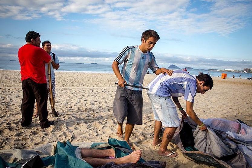 Copacabana Plajı yatakhaneye döndü