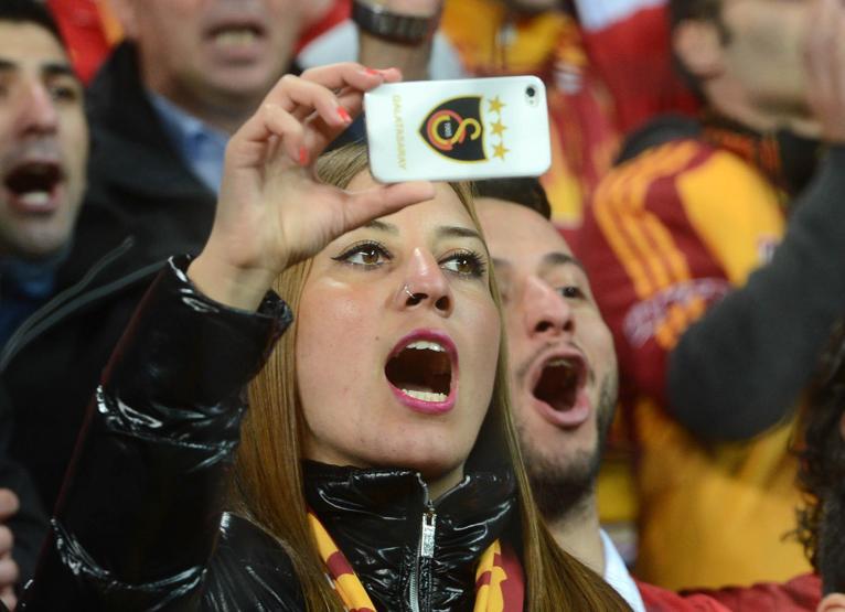 Aslan bu kez boyun eğdi