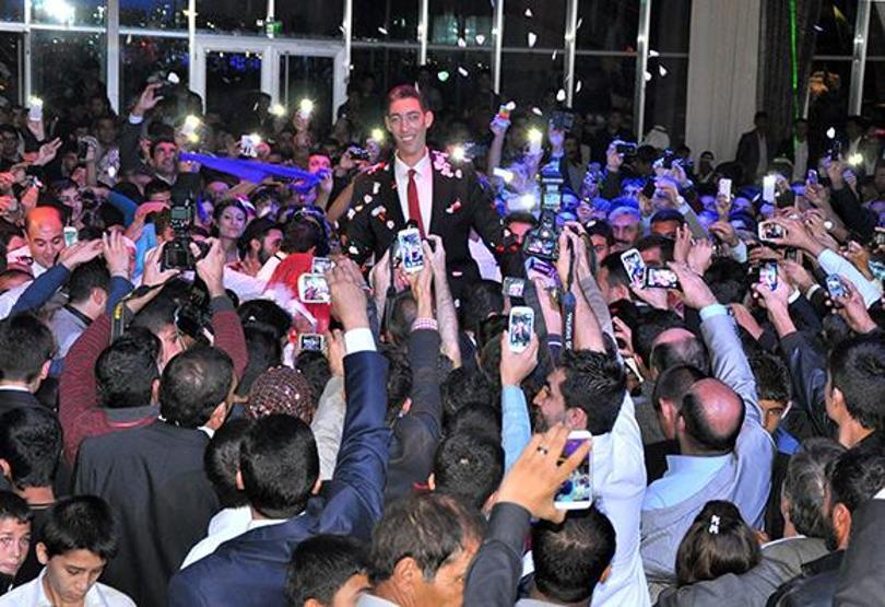 Dünyanın en uzun adamı evlendi