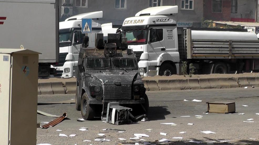 DEDAŞ binasını ateşe verdiler