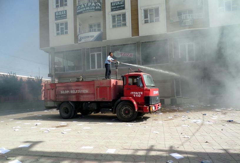 DEDAŞ binasını ateşe verdiler