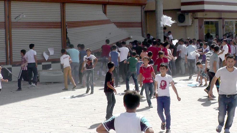 DEDAŞ binasını ateşe verdiler