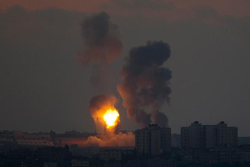 İsrail Gazzeye bomba yağdırıyor