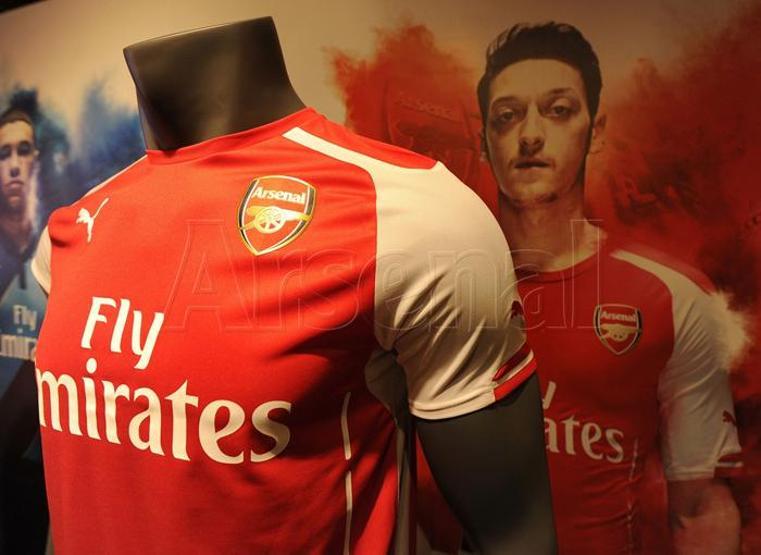Arsenalin yeni formaları tanıtıldı