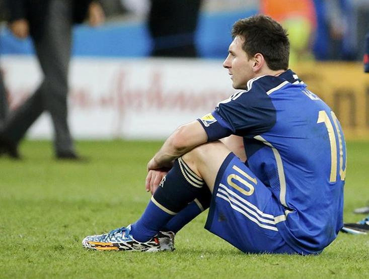 Messi aldığı ödüle bile sevinemedi