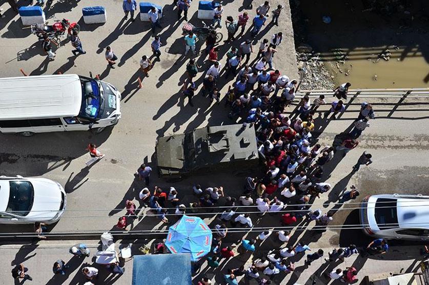 Uzman çavuş vuruldu, Yüksekova karıştı