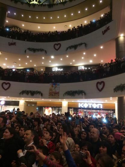 Serra Yılmazın sosyal medyada paylaştığı fotoğraflar