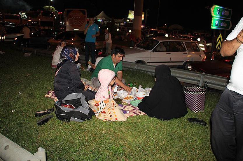 TEM otoyolunda sahur yaptılar