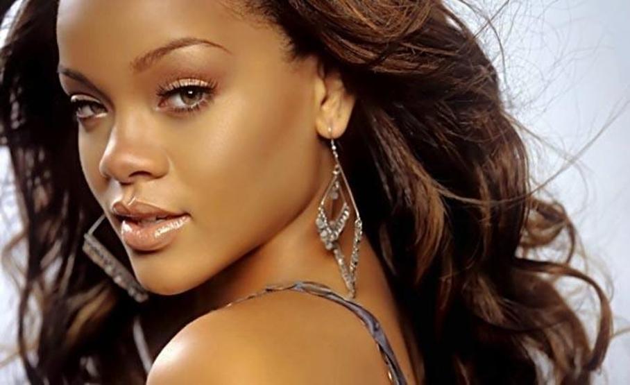 Rihanna futbol takımı satın alıyor