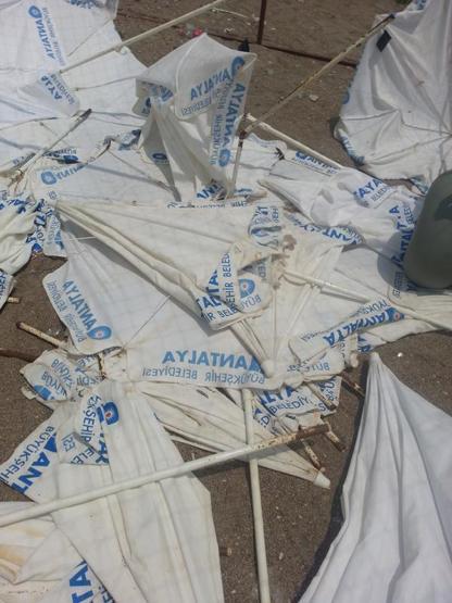 Konyaaltı sahiline bakımsızlık ve pislik tepkisi