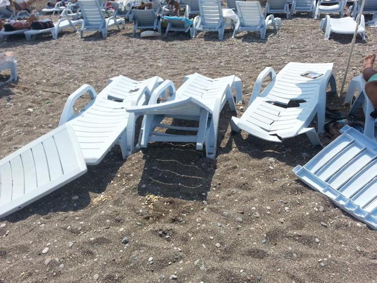 Konyaaltı sahiline bakımsızlık ve pislik tepkisi