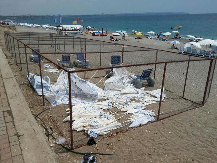 Konyaaltı sahiline bakımsızlık ve pislik tepkisi