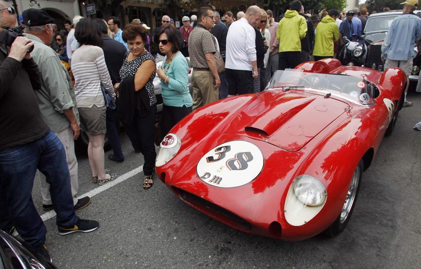 Ferrari, 34 milyon 650 bin dolara satıldı
