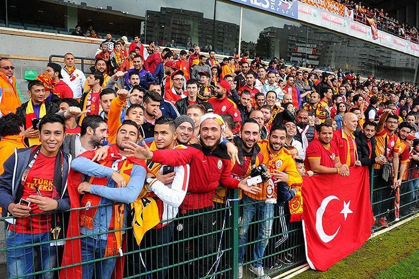 Burak Yılmaz taraftarlarla tartıştı