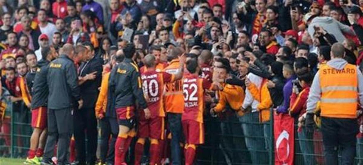 Burak Yılmaz taraftarlarla tartıştı