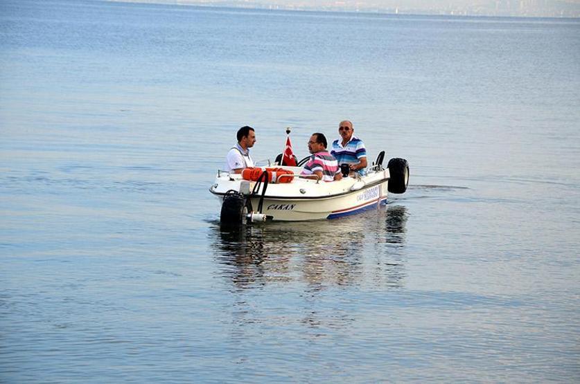 Hidrolik ustasından karada ve denizde gidebilen tekne sistemi