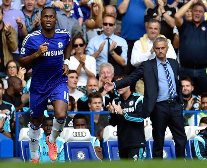 On binlerce Chelseali Drogbayı ayakta alkışladı