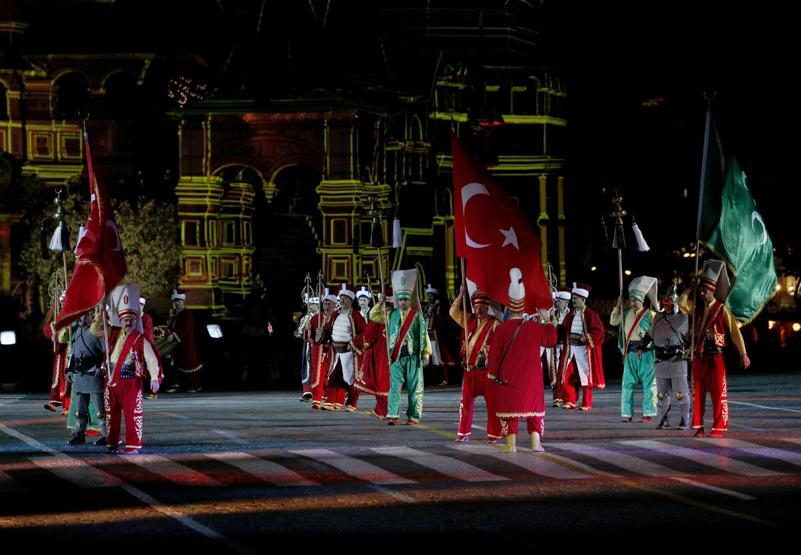 Mehter Marşı Kızıl Meydanda yankılandı