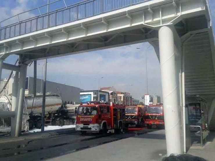 Avcılarda üst geçit çöktü