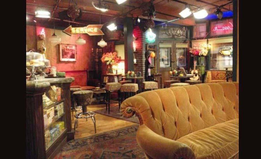 20. yıl şerefine Friends kafesi açıldı